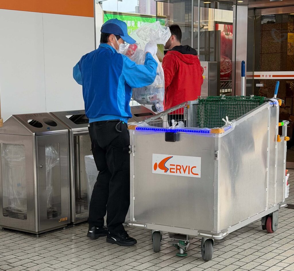 Japan - Trash Can - Cleaning